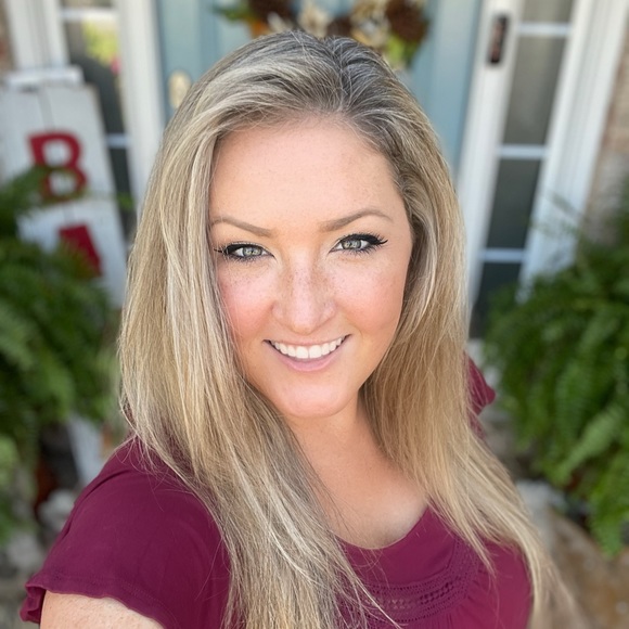 Meet your Posher, Mandie - Picture 1 of 1